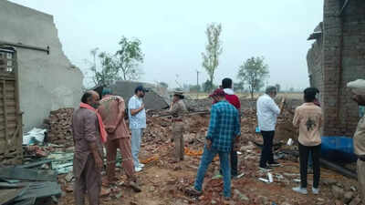 Punjab firecracker factory Blast: 5 killed, several injured in firecracker factory blast in Punjab’s Sri Muktsar Sahib | Chandigarh News 121507312.jpg