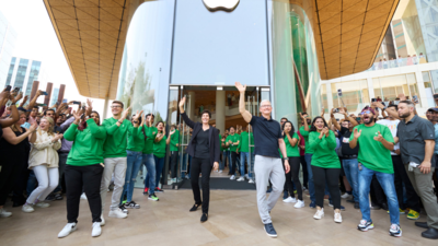 1748686434 apple ceo tim cook greeting customers at apples first india store opening.jpg