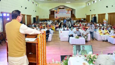 Cm dhami meets yuvak mahila mangal dal representatives announce incentives.jpg