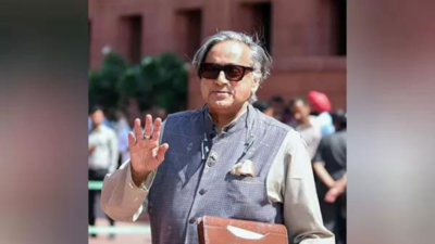 Congress leader shashi tharoor.jpg