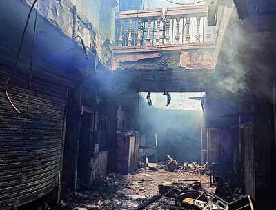 Cousins walked back into death trap to rescue loved ones from hyd fire .jpg