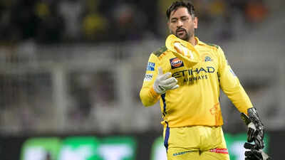 Dhoni 2005 ipl.jpg