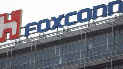 Foxconn invests 1 5 billion to expand iphone production in india.jpg
