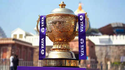 Ipl trophy2 1205 ipl.jpg