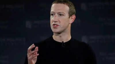 Mark zuckerberg manages meta through a core team of 30.jpg