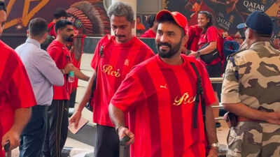 Rcb squad ipl airport.jpg