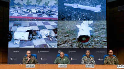 Remnants of chinese origin pl 15 missile fired by pakistan displayed at a media briefing by dgmos .j.jpeg