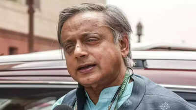 Shashi tharoor file photo.jpg