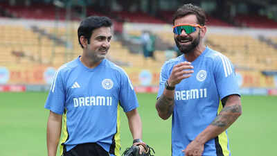 Virat gambhir 1205 afp.jpg