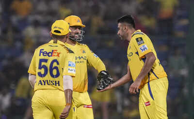 New delhi csk39s r ashwin with teamamtes celebrates the dismissal of rr batter s.jpg