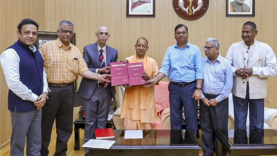 Officials submitted a 450 page report on the violence in sambhal to up cm on thursday.jpg