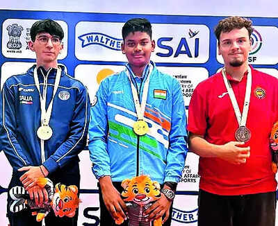 15 year old jonathan rules field to claim air pistol gold.jpg