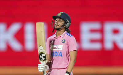 1758391047 ind w vs aus w 3rd odi.jpg