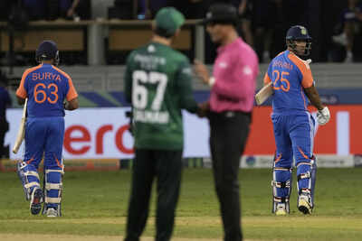 1758456599 no handshakes between india and pakistan players as political tension spills onto cricket field.jpg
