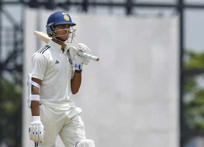 1758899571 yashasvi jaiswal.jpg