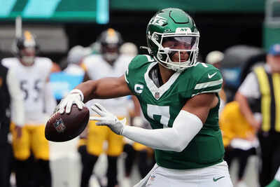 1759158477 justin fields.jpg