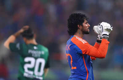 1759215823 india v pakistan asia cup final.jpg