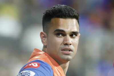 2025 ipl mumbai indians v delhi capitals.jpg