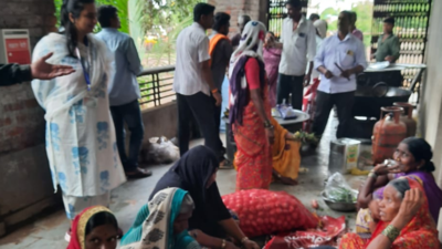 A record discharge of over 3 lakh cusecs from jayakwadi dam displaced more than 9800 residents in ja.png