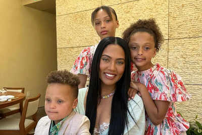 Ayesha curry with her kids.jpg