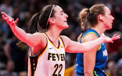 Caitlin clark in a game against the lynx.jpg