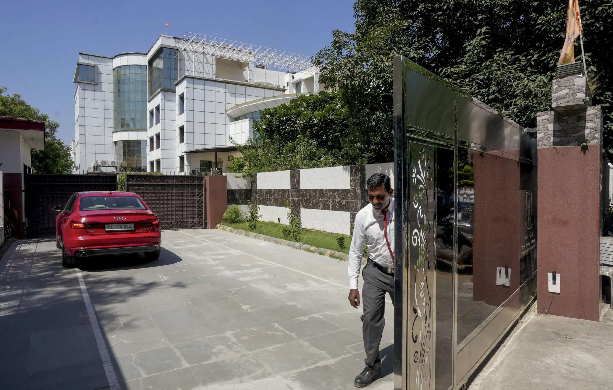 Delhi police books swami chaitanyananda saraswati.jpg