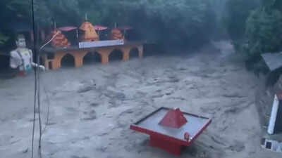 Heavy rainfall caused the tamsa river to overflow in dehradun.jpg