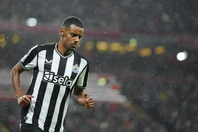 Isak selected by sweden amid transfer saga at newcastle.jpg