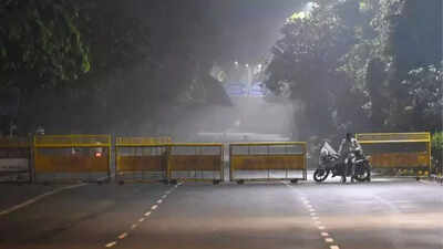 No go barricades have been set up at rajghat by delhi police.jpg