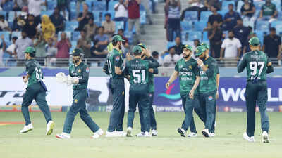 Pakistan team 1809 acc.jpg