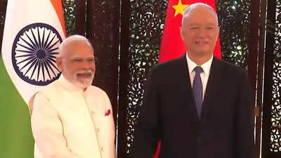 Pm modi meets cai qi.jpg