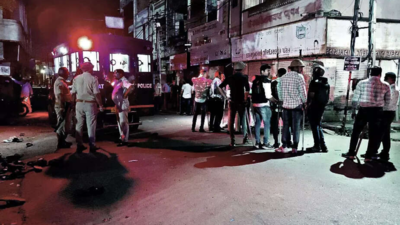Stone pelting on vajra police vehicle in godhra.jpg