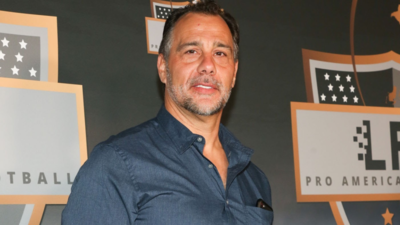 Super bowl champion glenn cadrez pulls man from fiery crash.jpg