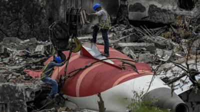 Supreme court questions preliminary report suggesting pilot error.jpg