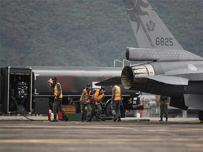 Taiwan detects 15 chinese aircraft and 1 naval vessels near its territory.jpg