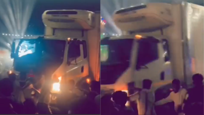 Truck ploughs into ganpati procession in karnataka39s hassan.jpg