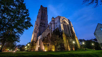 Uchicago freezes phd admissions reduces staff in budget overhaul.jpg