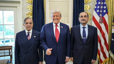 Us president donald trump during a meeting with pakistan prime minister shehbaz sharif and field mar.png
