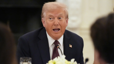 Us president donald trump speaks during a dinner in the state dinning room of the white house.jpg