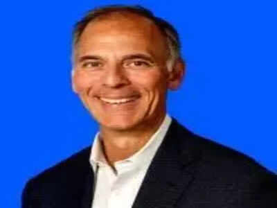 Who is mark zandi the iranian american moodys chief economist whom donald trump accuses of downgradi.jpeg