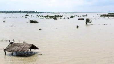 Yamuna set to cross danger mark today evacuations on.jpg