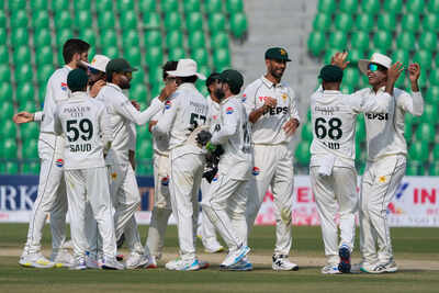 1760524253 pakistan south africa cricket.jpg