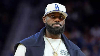 1760831291 lebron james.jpg