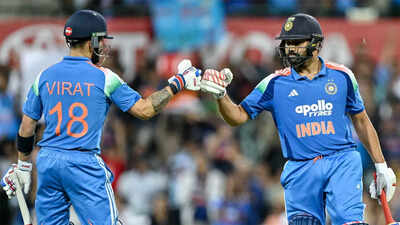 1761414803 virat kohli and rohit sharma.jpg