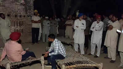 200 farmers gherao pollution board official in mansa hold him for 2 hours.jpg