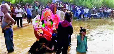 3 dead 5 missing in agra idol immersion.jpg