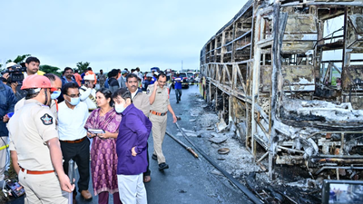 A private bus travelling from hyderabad to bengaluru caught fire near kurnool andhra pradesh after c.png