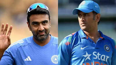 Ashwin dhoni 2010 bcci.jpg