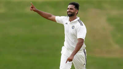 Auqib nabi duleep trophy 2025 east zone vs north zone 20.jpg