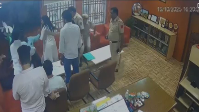 Dusu joint secretary slaps professor at ambedkar college du teachers body demands action.jpg